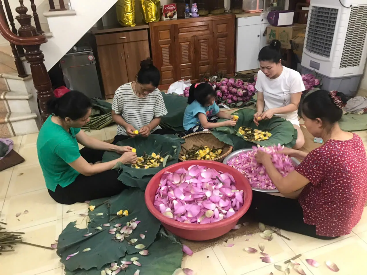 NGHỆ NHÂN ƯỚP TRÀ SEN HỒ TÂY